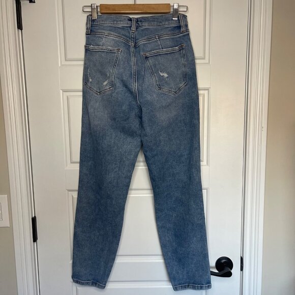 Arizona Highest-Rise Curvy Mom Jeans JUNIORS Size 9 Distressed Light Wash Denim - Picture 3 of 13